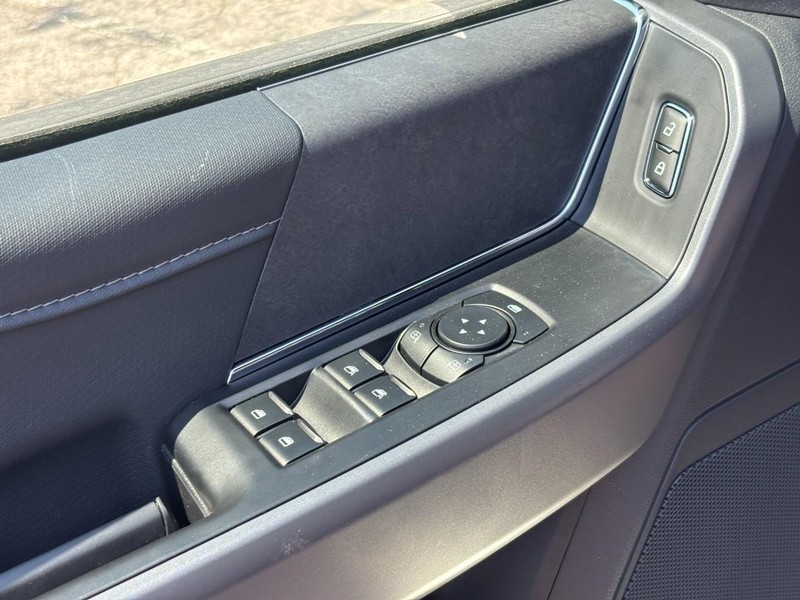 Ford F-150 Vehicle Full-screen Gallery Image 18