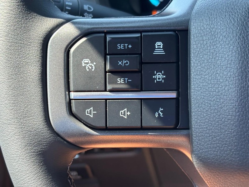Ford F-150 Vehicle Full-screen Gallery Image 19