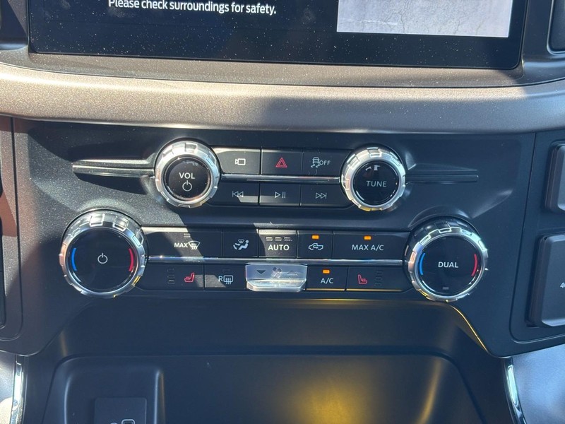 Ford F-150 Vehicle Full-screen Gallery Image 25