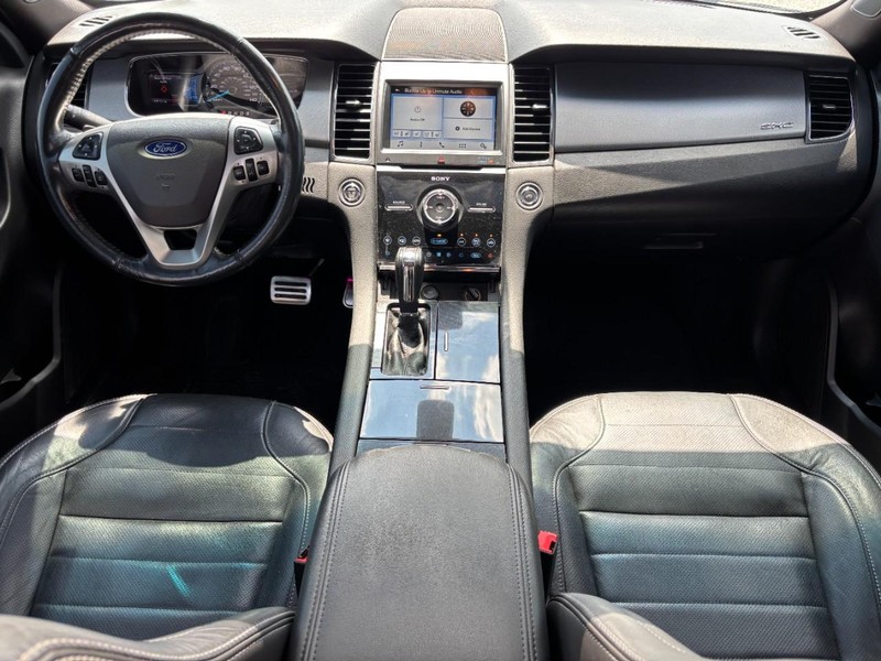 Ford Taurus Vehicle Full-screen Gallery Image 15