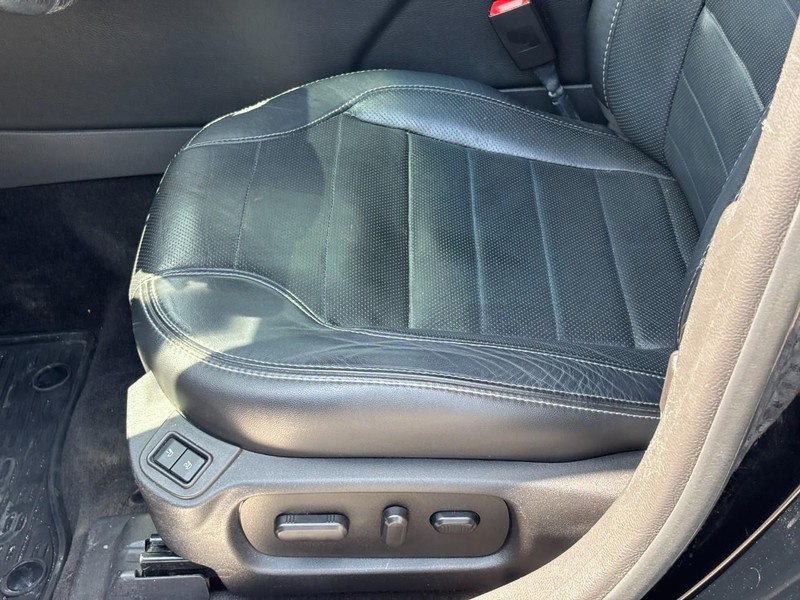 Ford Taurus Vehicle Full-screen Gallery Image 18