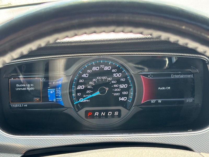 Ford Taurus Vehicle Full-screen Gallery Image 22
