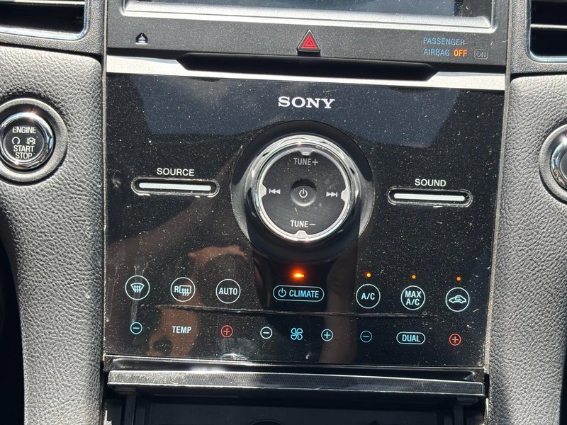 Ford Taurus Vehicle Full-screen Gallery Image 25