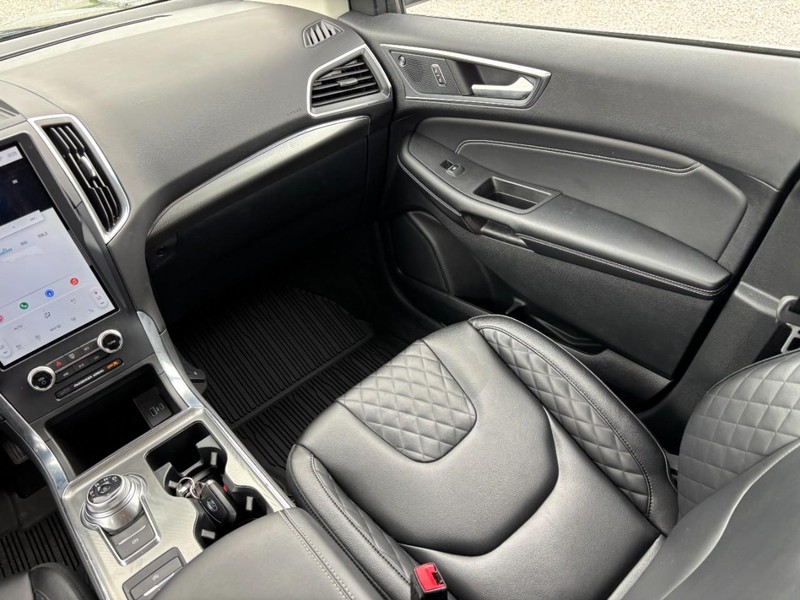 Ford Edge Vehicle Image 16