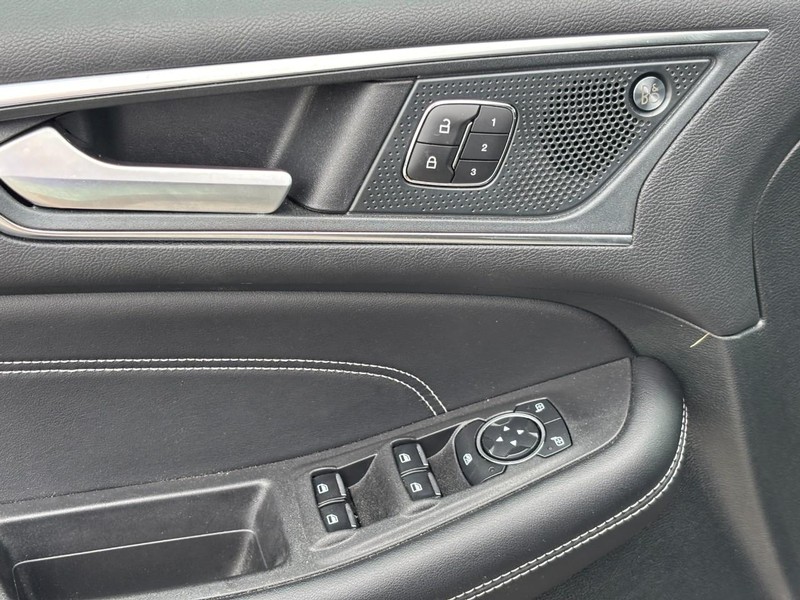 Ford Edge Vehicle Image 18