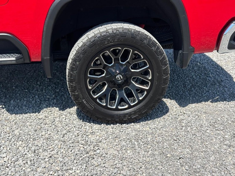 Chevrolet Silverado 2500HD Vehicle Image 11