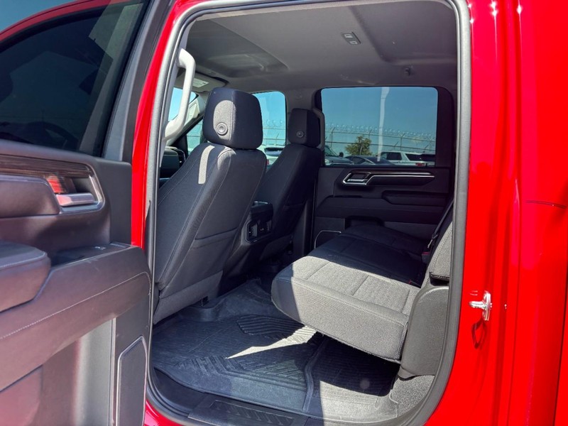 Chevrolet Silverado 2500HD Vehicle Image 12