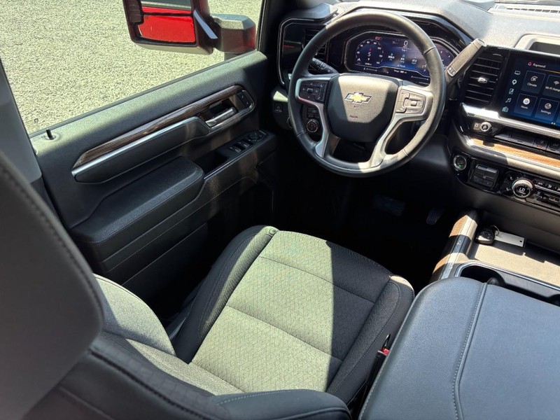 Chevrolet Silverado 2500HD Vehicle Image 13