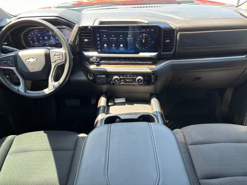 Chevrolet Silverado 2500HD Vehicle Image 14