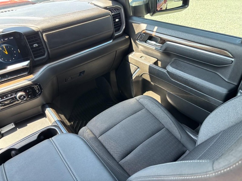 Chevrolet Silverado 2500HD Vehicle Image 15