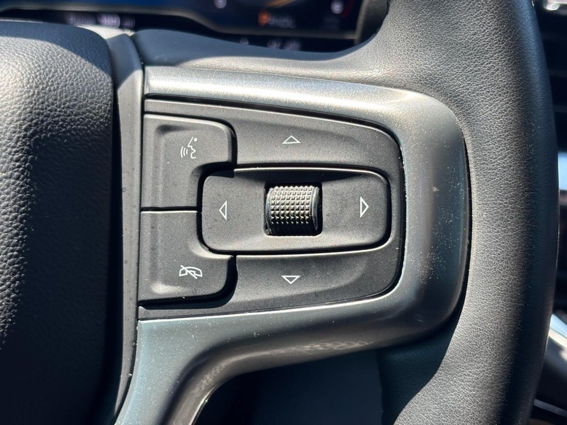 Chevrolet Silverado 2500HD Vehicle Image 19