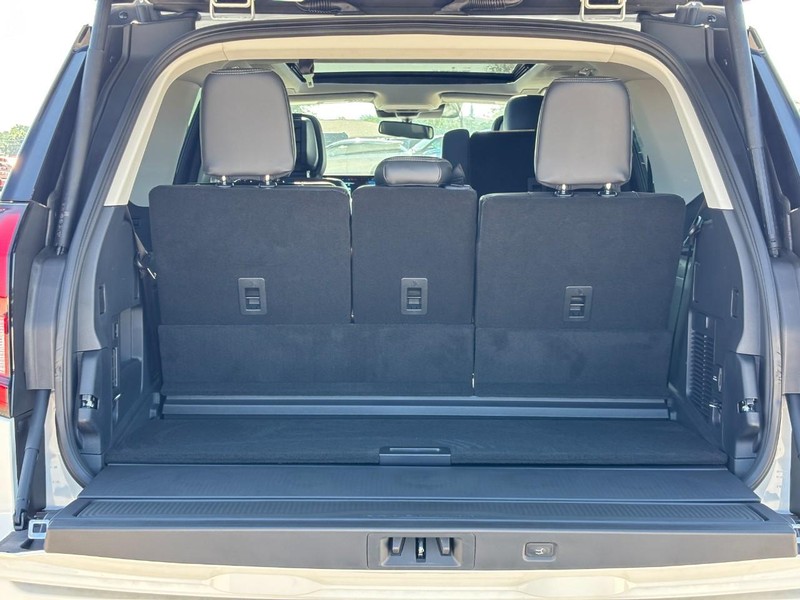 Ford Expedition Vehicle Full-screen Gallery Image 11