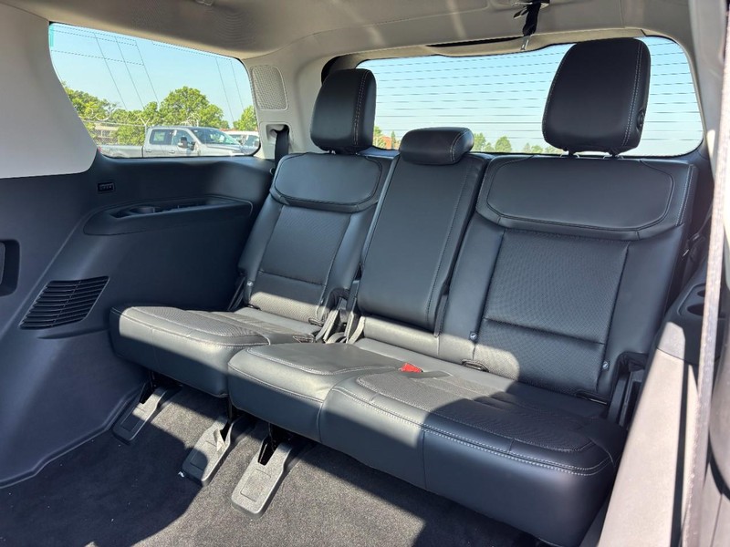 Ford Expedition Vehicle Full-screen Gallery Image 13