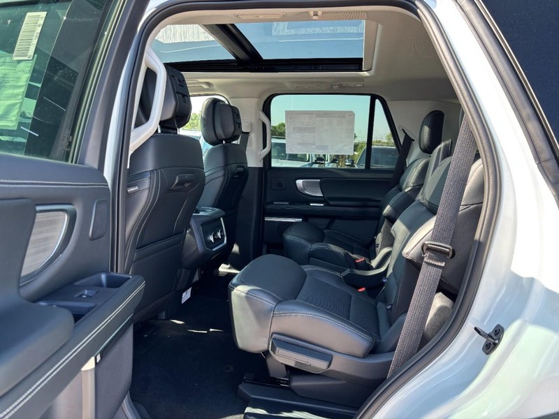 Ford Expedition Vehicle Full-screen Gallery Image 14