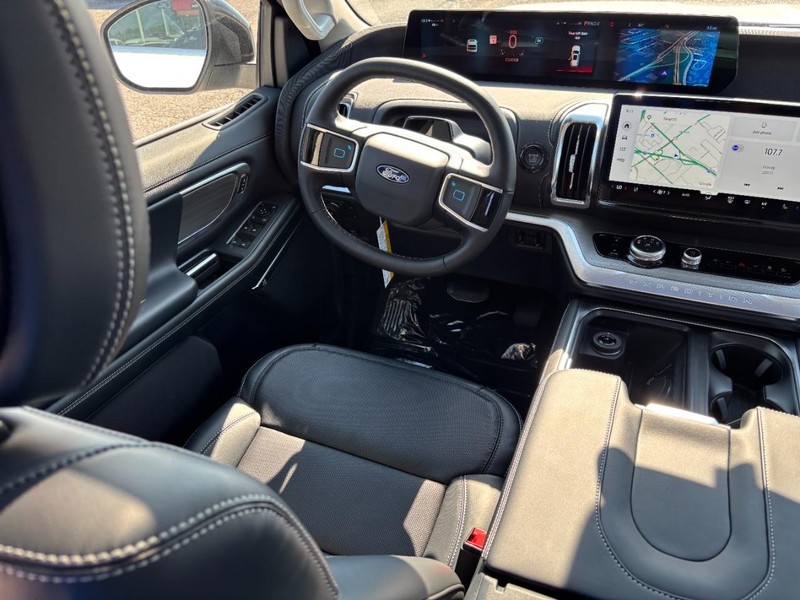 Ford Expedition Vehicle Full-screen Gallery Image 15