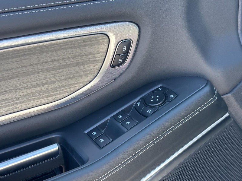 Ford Expedition Vehicle Full-screen Gallery Image 19