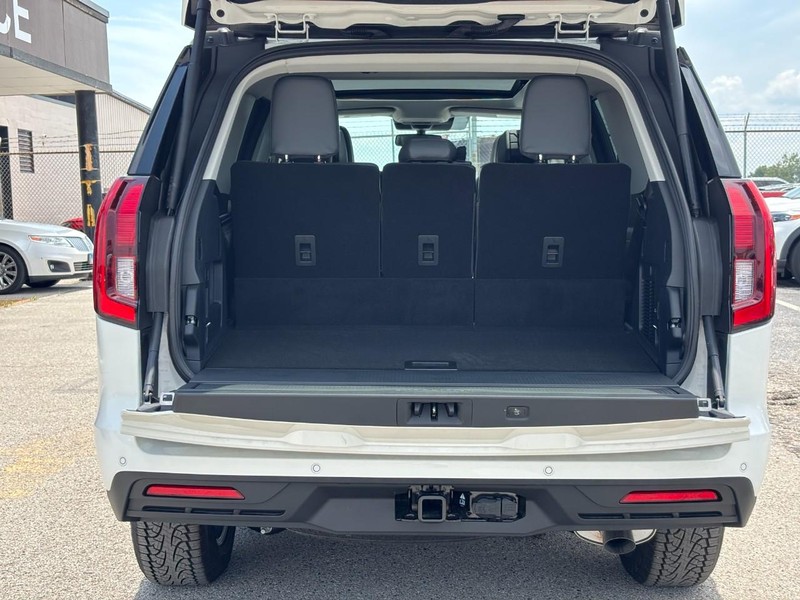 Ford Expedition Vehicle Full-screen Gallery Image 11
