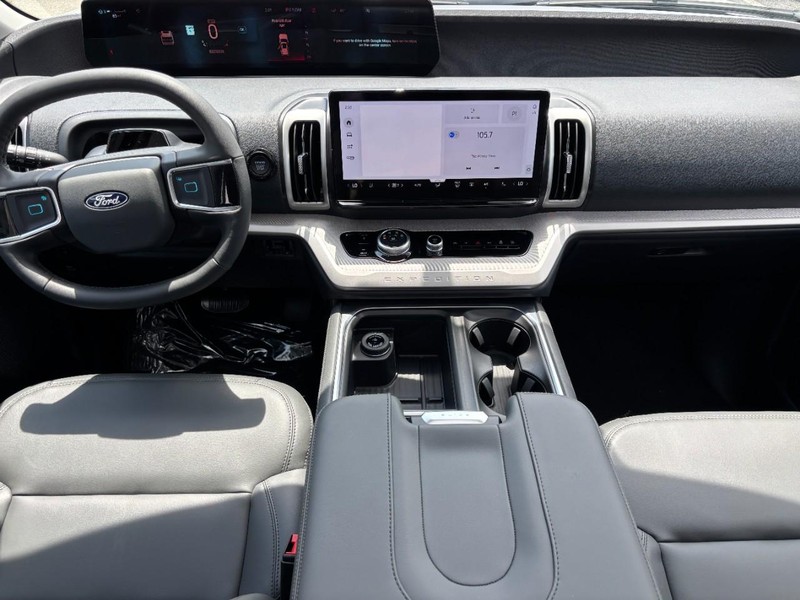 Ford Expedition Vehicle Full-screen Gallery Image 16