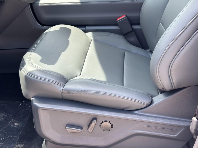 Ford Expedition Vehicle Full-screen Gallery Image 18