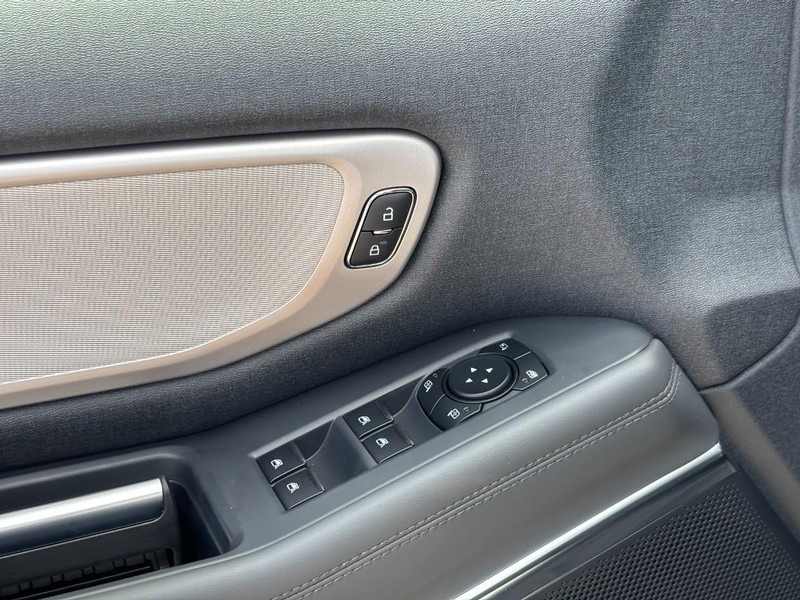 Ford Expedition Vehicle Full-screen Gallery Image 19
