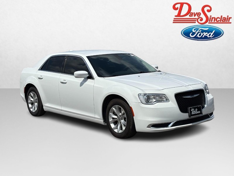 Chrysler 300 Vehicle Image 04