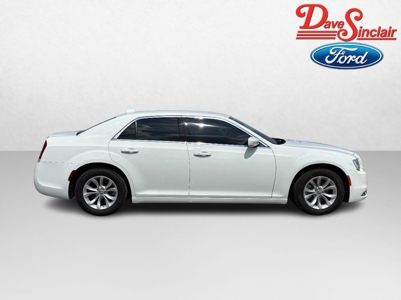 Chrysler 300 Vehicle Image 05