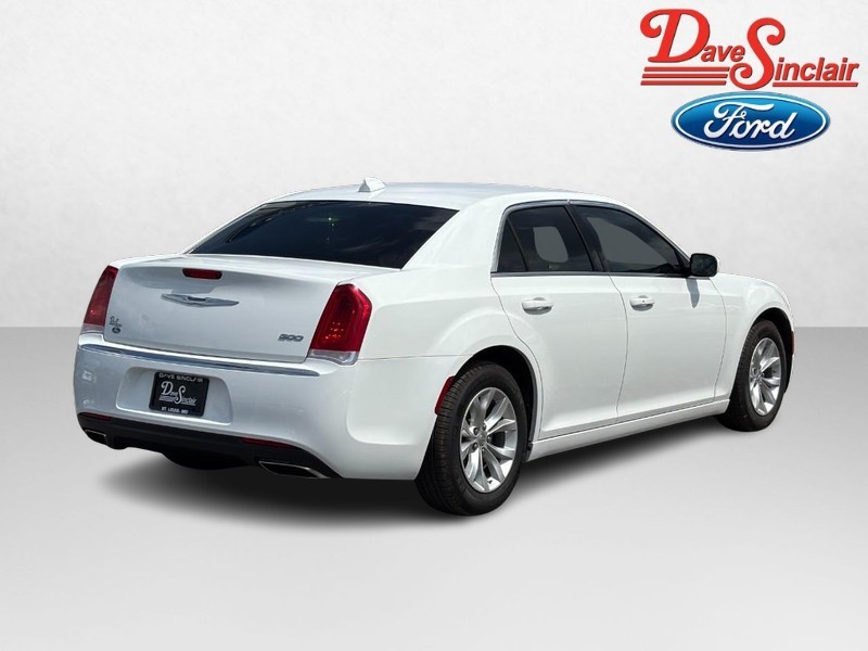 Chrysler 300 Vehicle Image 07