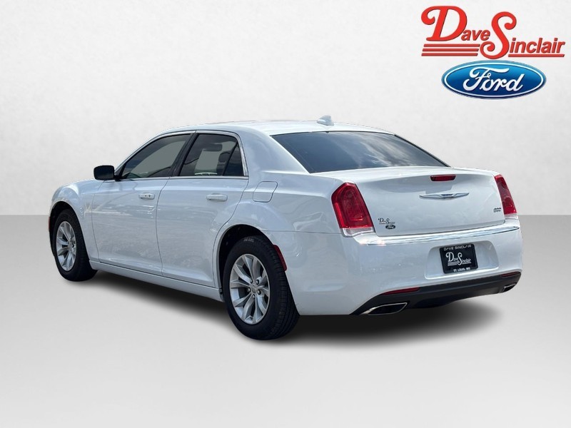 Chrysler 300 Vehicle Image 09