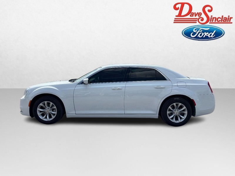 Chrysler 300 Vehicle Image 10