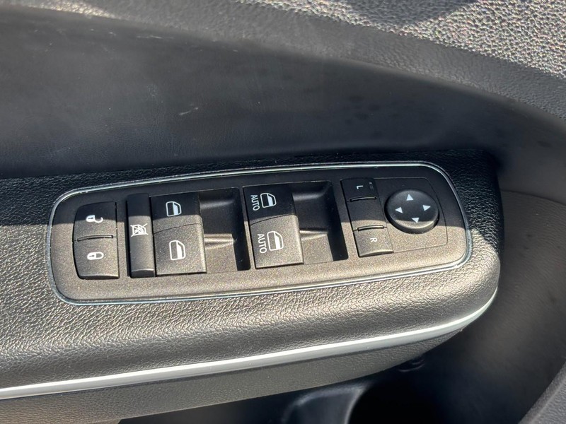 Chrysler 300 Vehicle Image 19