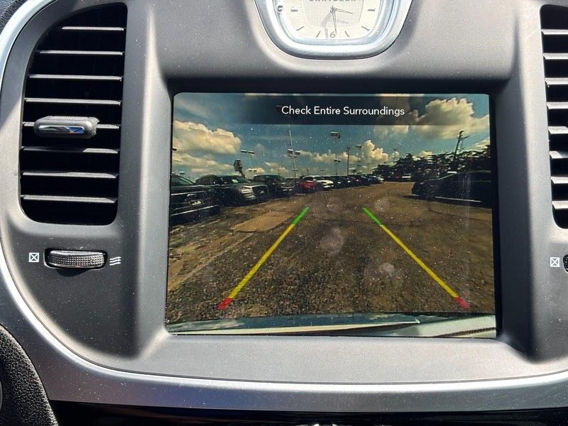 Chrysler 300 Vehicle Image 24