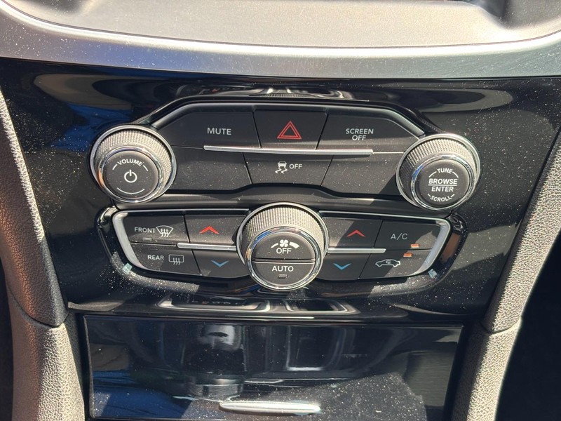 Chrysler 300 Vehicle Image 25