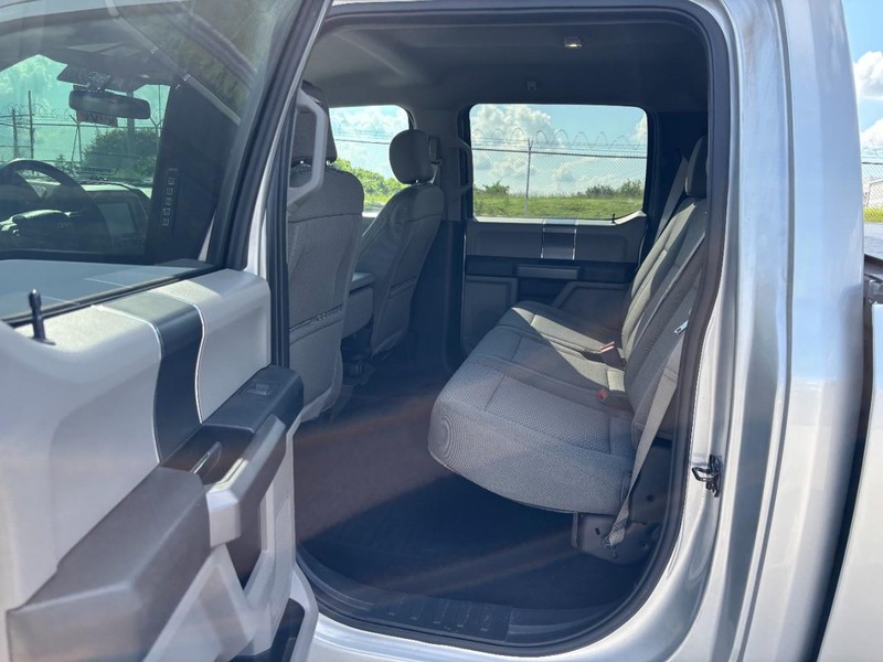Ford F-150 Vehicle Full-screen Gallery Image 12
