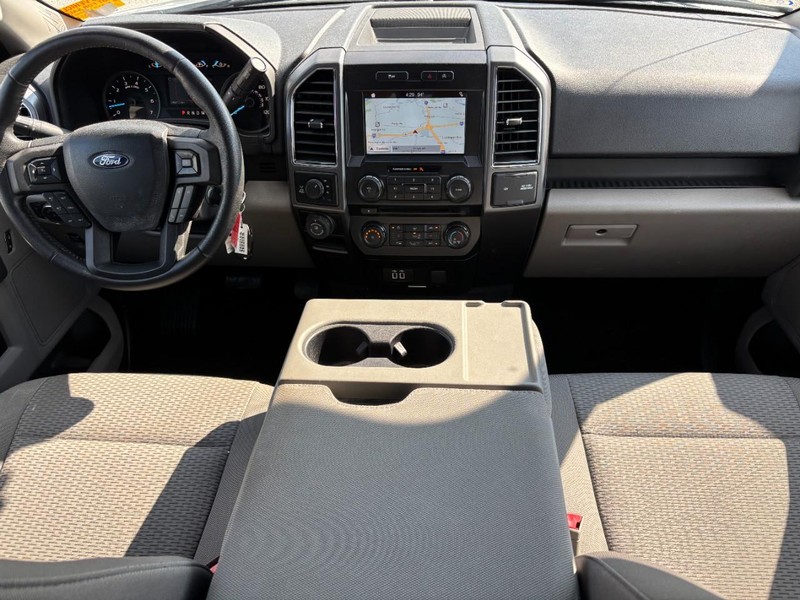 Ford F-150 Vehicle Full-screen Gallery Image 14