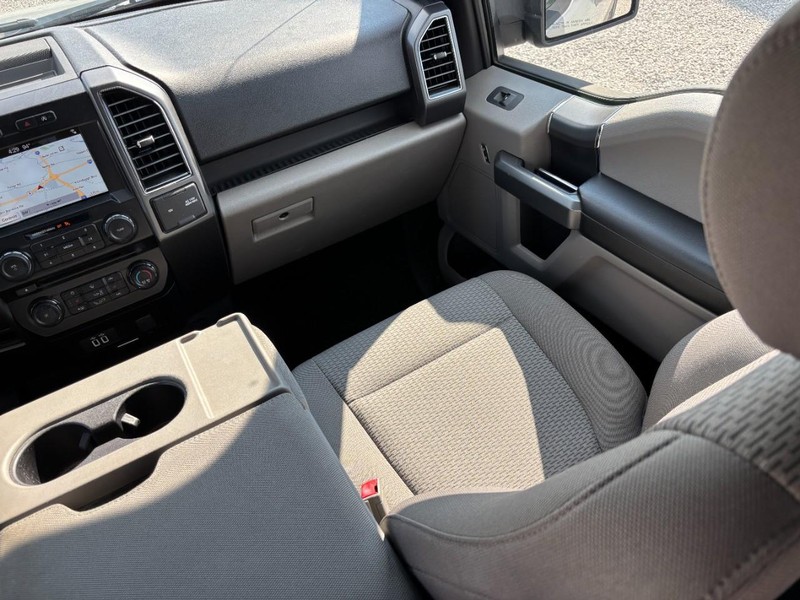 Ford F-150 Vehicle Full-screen Gallery Image 15