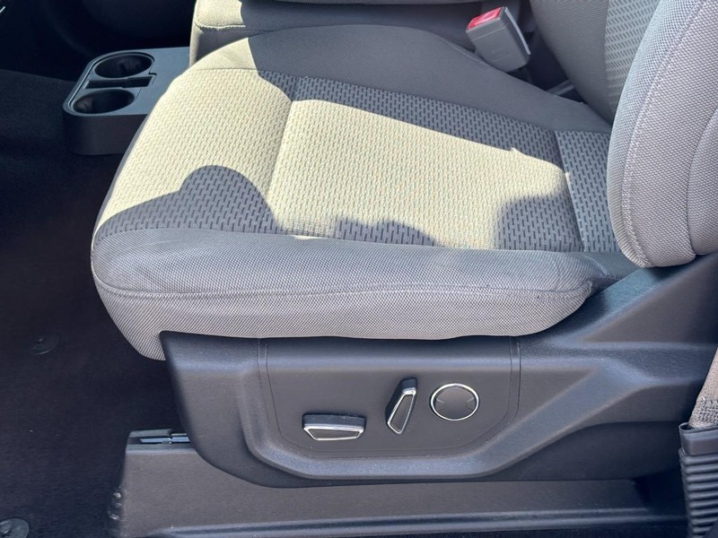 Ford F-150 Vehicle Full-screen Gallery Image 16