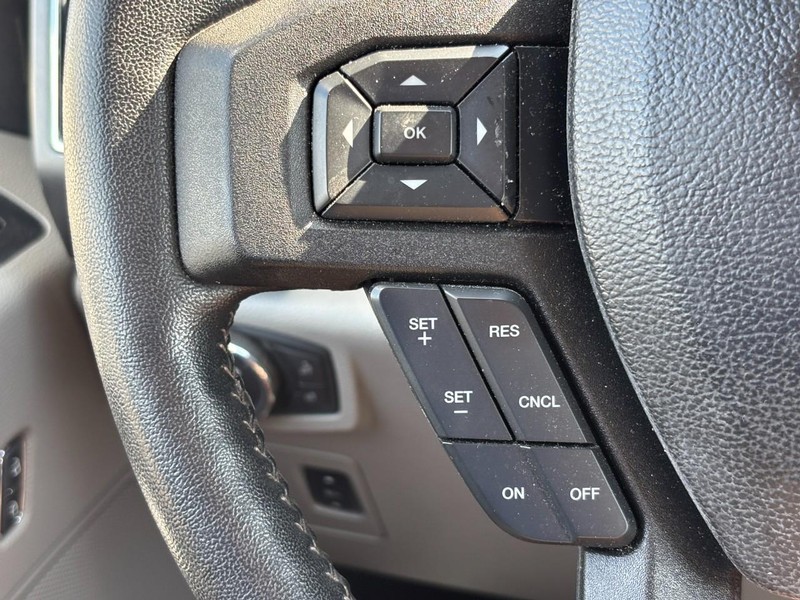 Ford F-150 Vehicle Full-screen Gallery Image 18