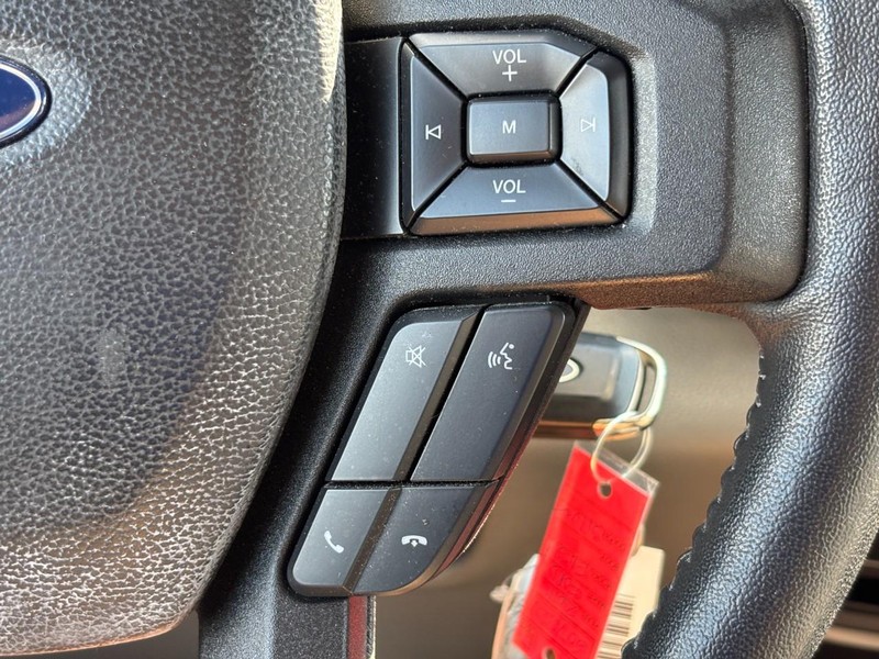 Ford F-150 Vehicle Full-screen Gallery Image 19