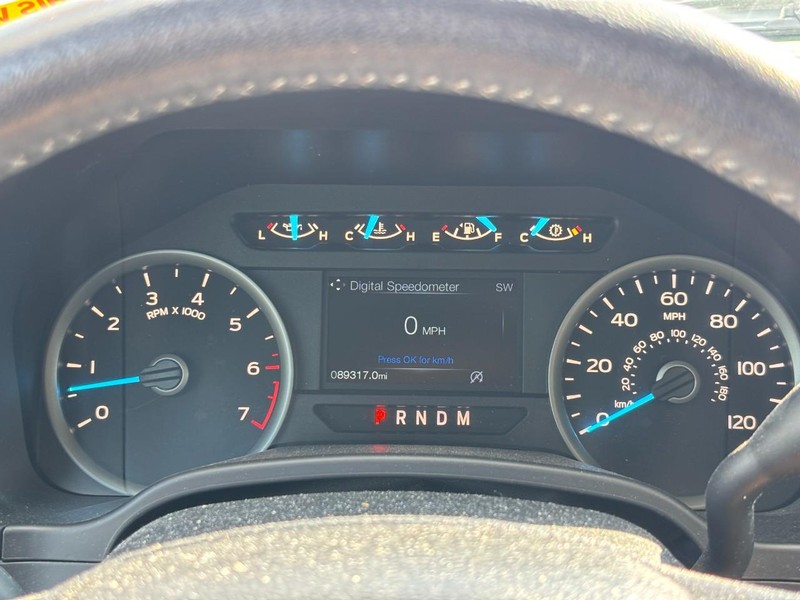 Ford F-150 Vehicle Full-screen Gallery Image 20