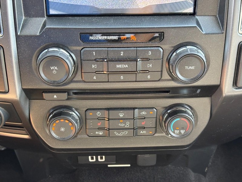 Ford F-150 Vehicle Full-screen Gallery Image 23