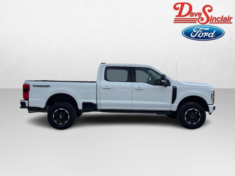 Ford Super Duty F-250 SRW Vehicle Full-screen Gallery Image 05
