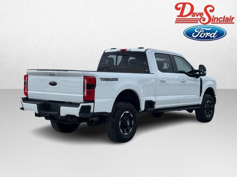 Ford Super Duty F-250 SRW Vehicle Full-screen Gallery Image 07