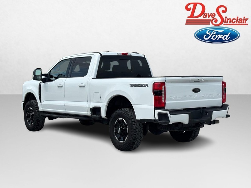 Ford Super Duty F-250 SRW Vehicle Full-screen Gallery Image 09
