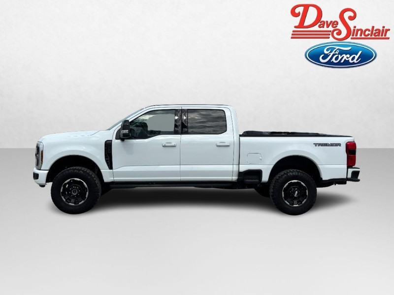 Ford Super Duty F-250 SRW Vehicle Full-screen Gallery Image 10