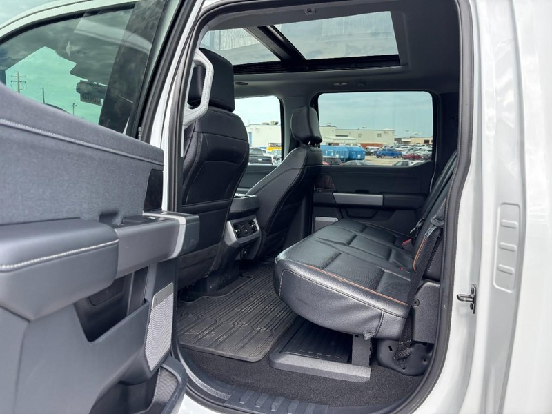Ford Super Duty F-250 SRW Vehicle Full-screen Gallery Image 13