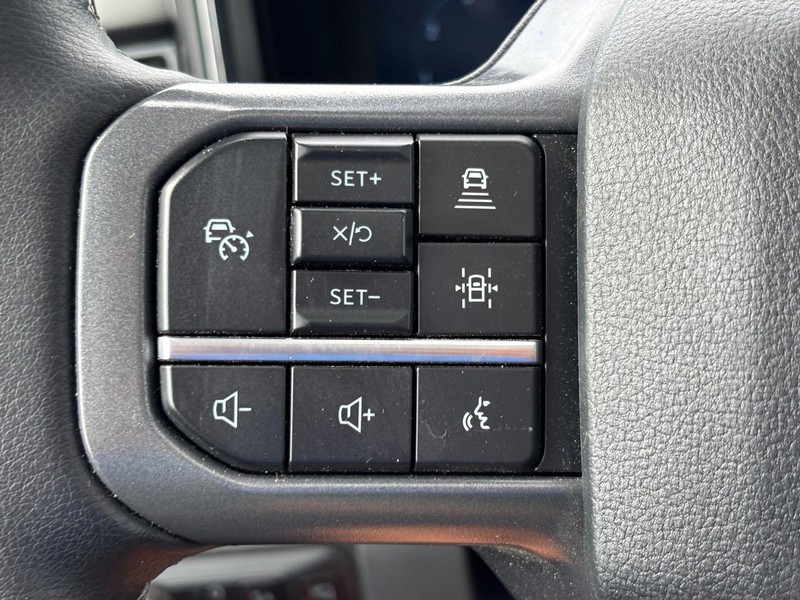 Ford Super Duty F-250 SRW Vehicle Full-screen Gallery Image 20
