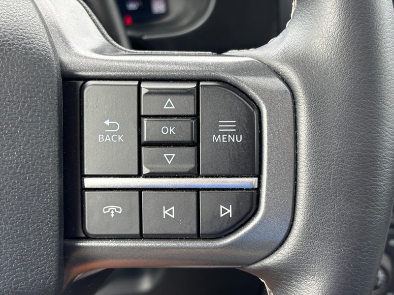 Ford Super Duty F-250 SRW Vehicle Full-screen Gallery Image 21