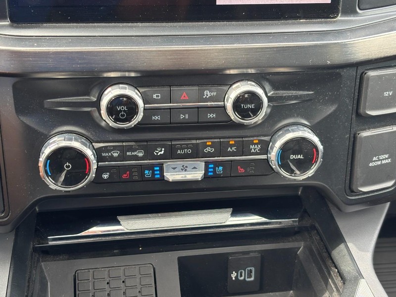 Ford Super Duty F-250 SRW Vehicle Full-screen Gallery Image 26