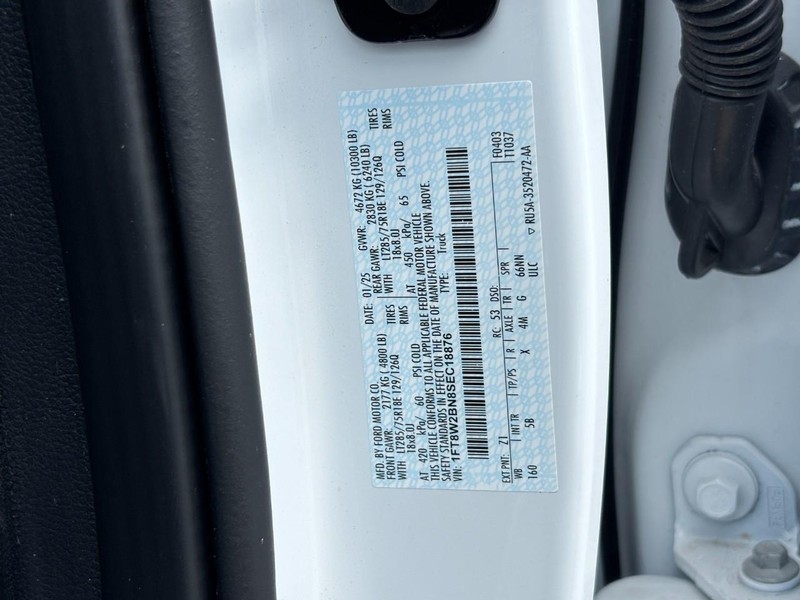 Ford Super Duty F-250 SRW Vehicle Full-screen Gallery Image 27