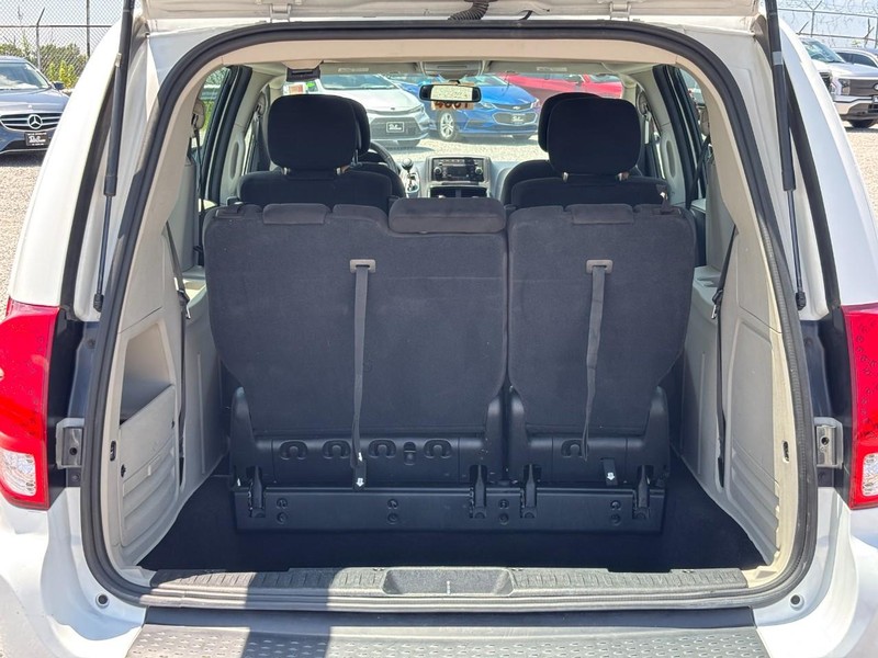 Dodge Grand Caravan Vehicle Image 11